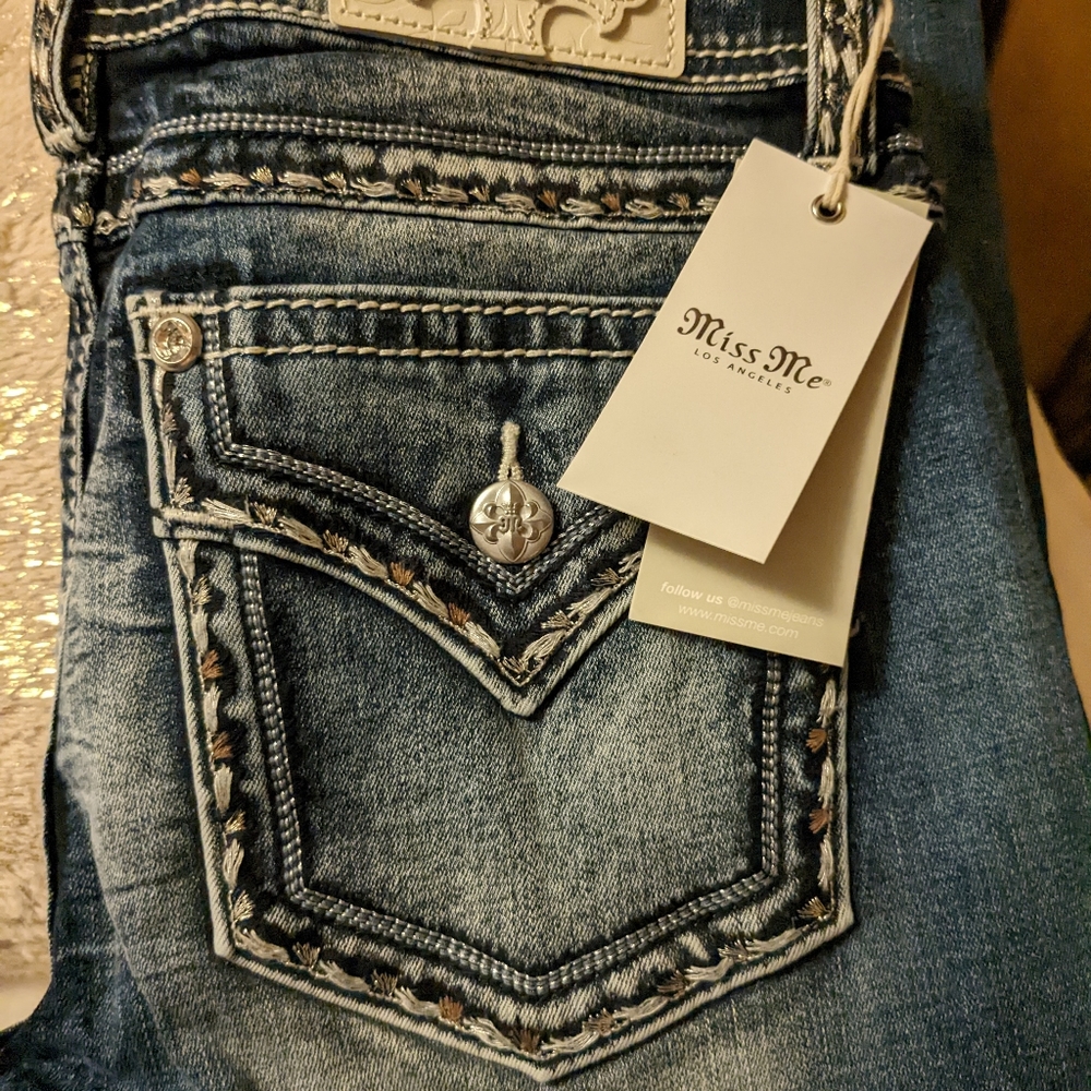 Miss Me Jeans size 31X34 NWT !!